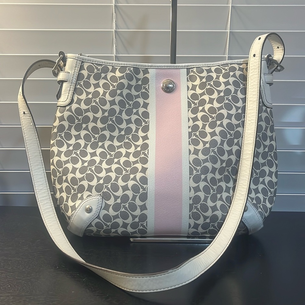 Coach Chelsea Heritage Hobo Bag colors Gray, pink & white in excellent condition